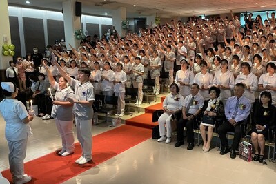 護理生力軍啟程 中華醫大護理系加冠典禮